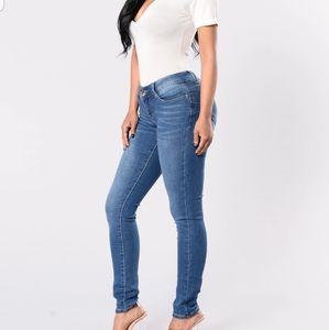 Brand New Low Rise Booty SHAPING Skinny Jeans ♡♡♡